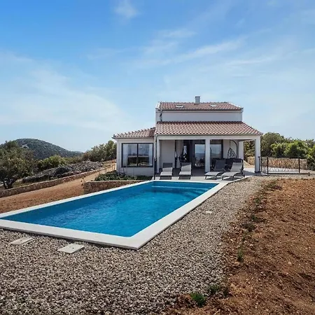 Vakantiehuis House With Pool *