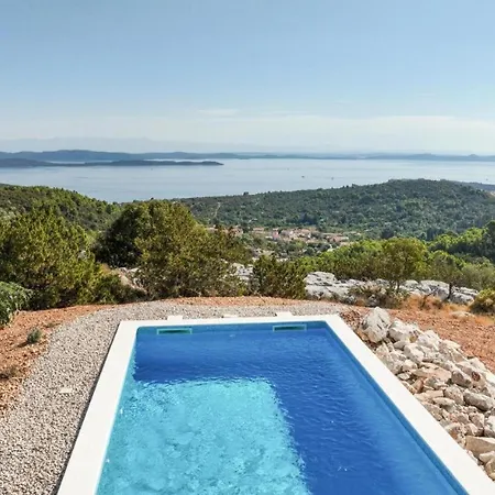 Vakantiehuis House With Pool Žman