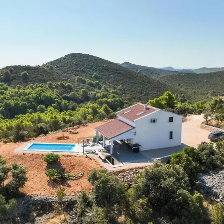 Vakantiehuis House With Pool *
