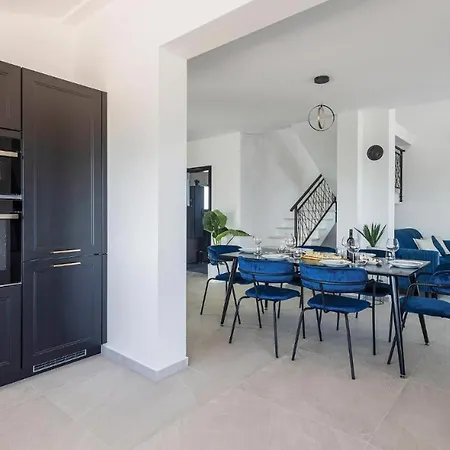 Holiday home House With Pool Zman